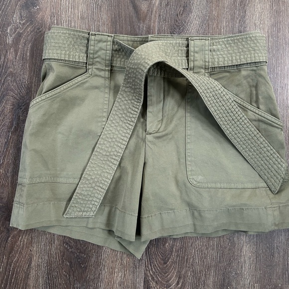 White House Black Market High-Rise Belt Utility 5in Short - Picture 1 of 3